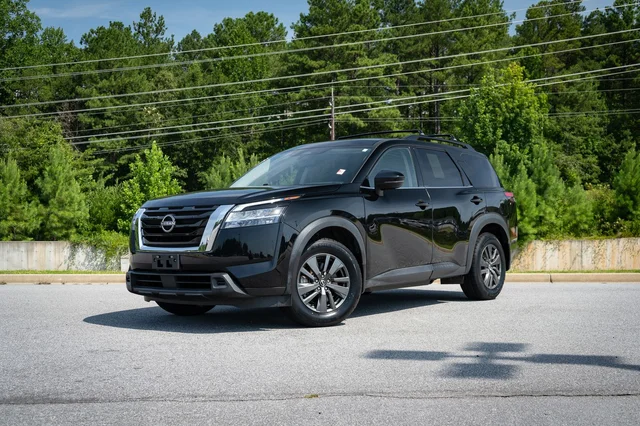2022 Nissan Pathfinder SV