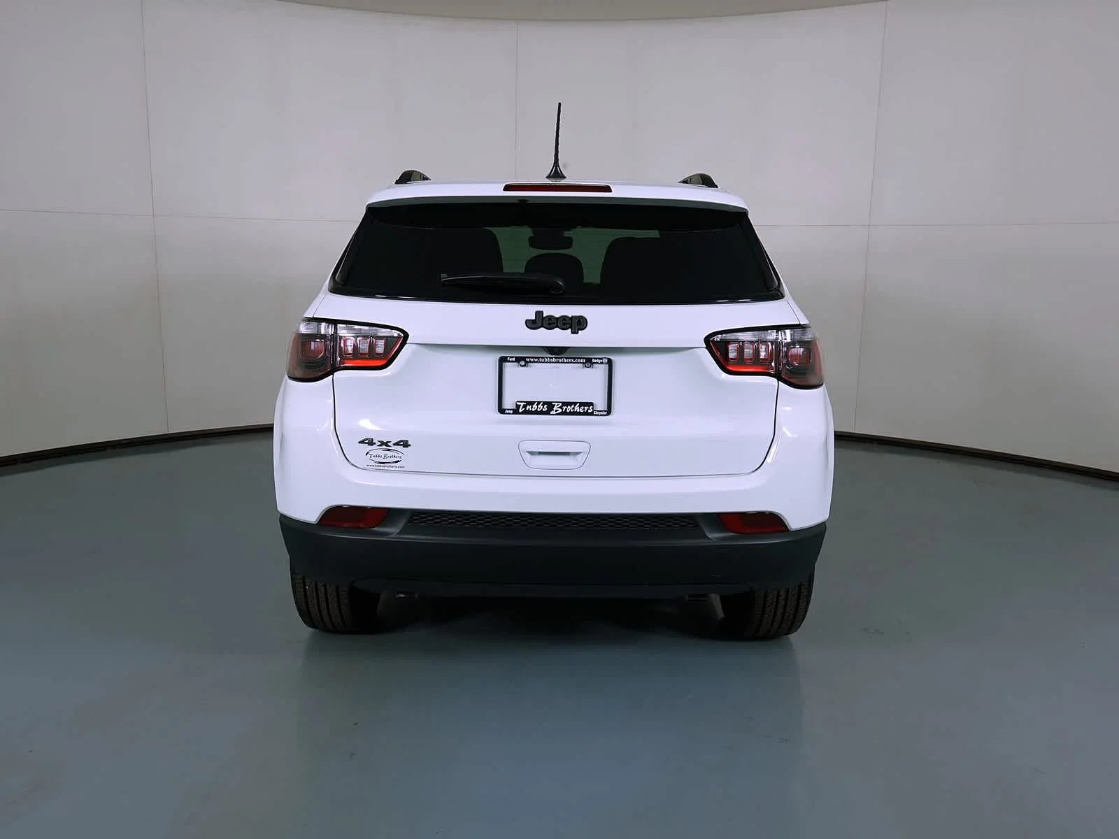 New 2026 Bright White Clearcoat Jeep Latitude image 5