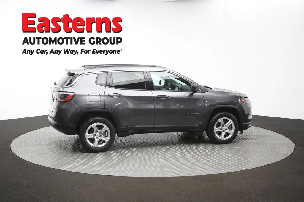 Used 2024  Jeep Latitude image 42