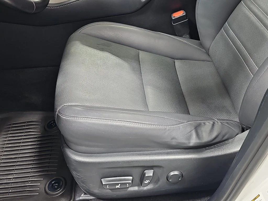 Used 2019 White Lexus 300h image 31