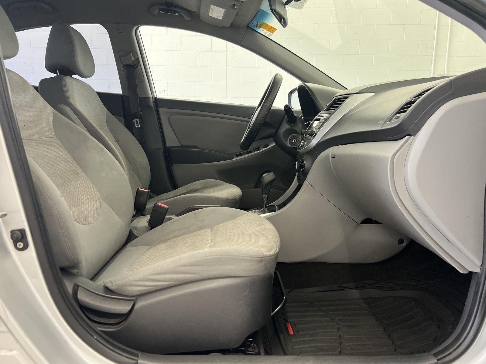 2012 Hyundai Accent GLS - Photo 25