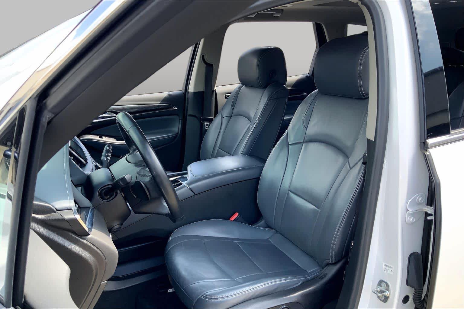 Used 2018 White Frost Tricoat Buick Premium image 8