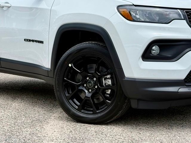 New 2026 Bright White Clearcoat Jeep Latitude image 2