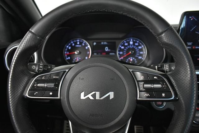 Used 2022 White Kia GT-Line image 33