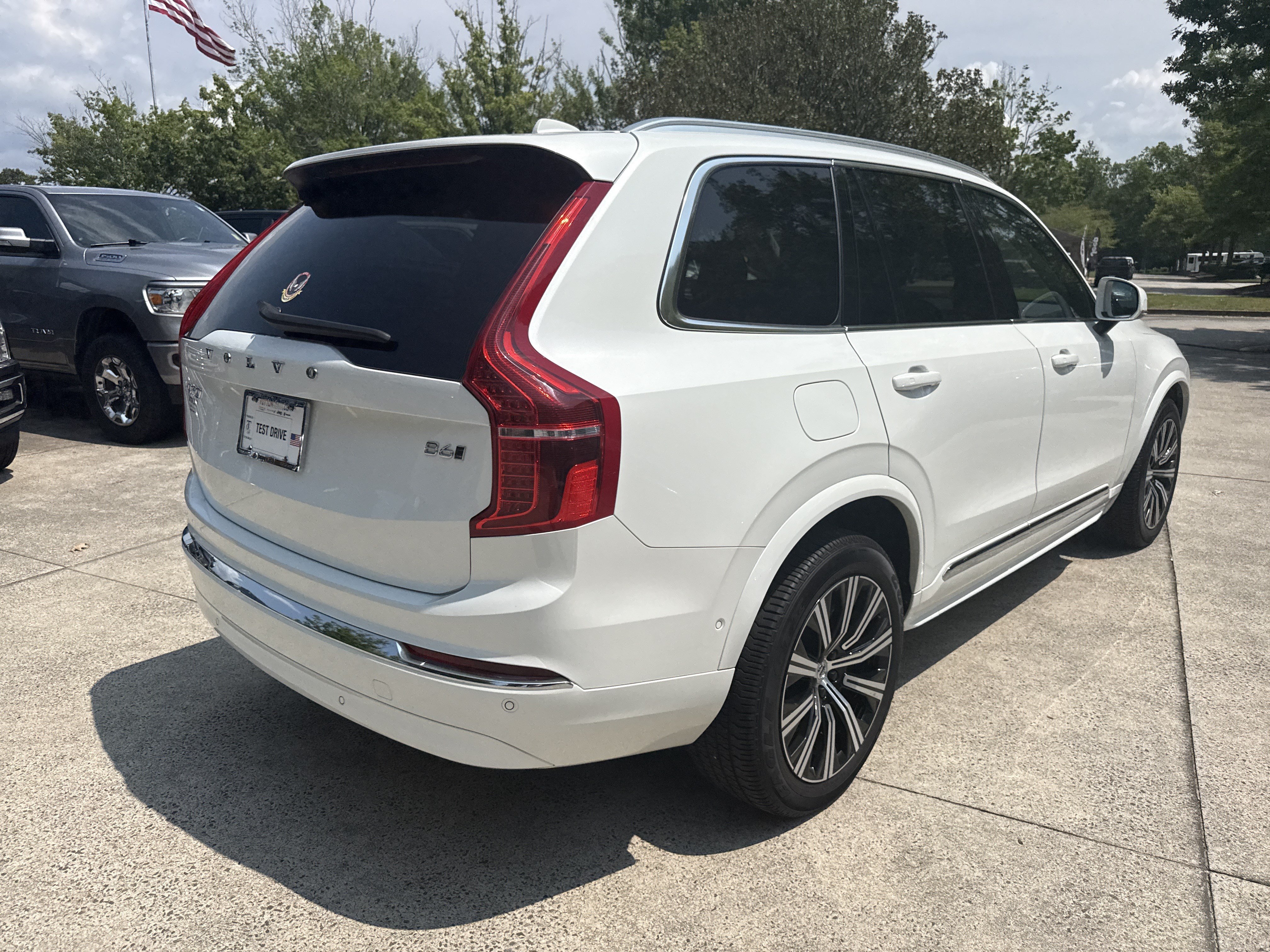 Used 2023 White Volvo Plus image 7