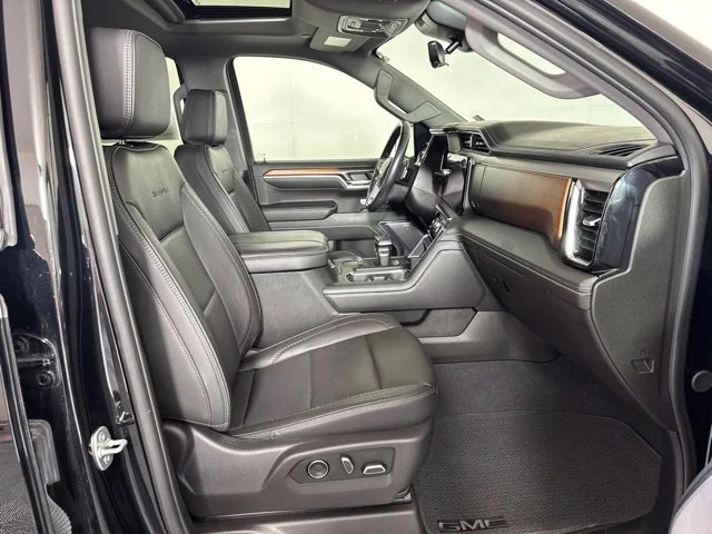 Used 2024 Onyx Black GMC Denali image 4
