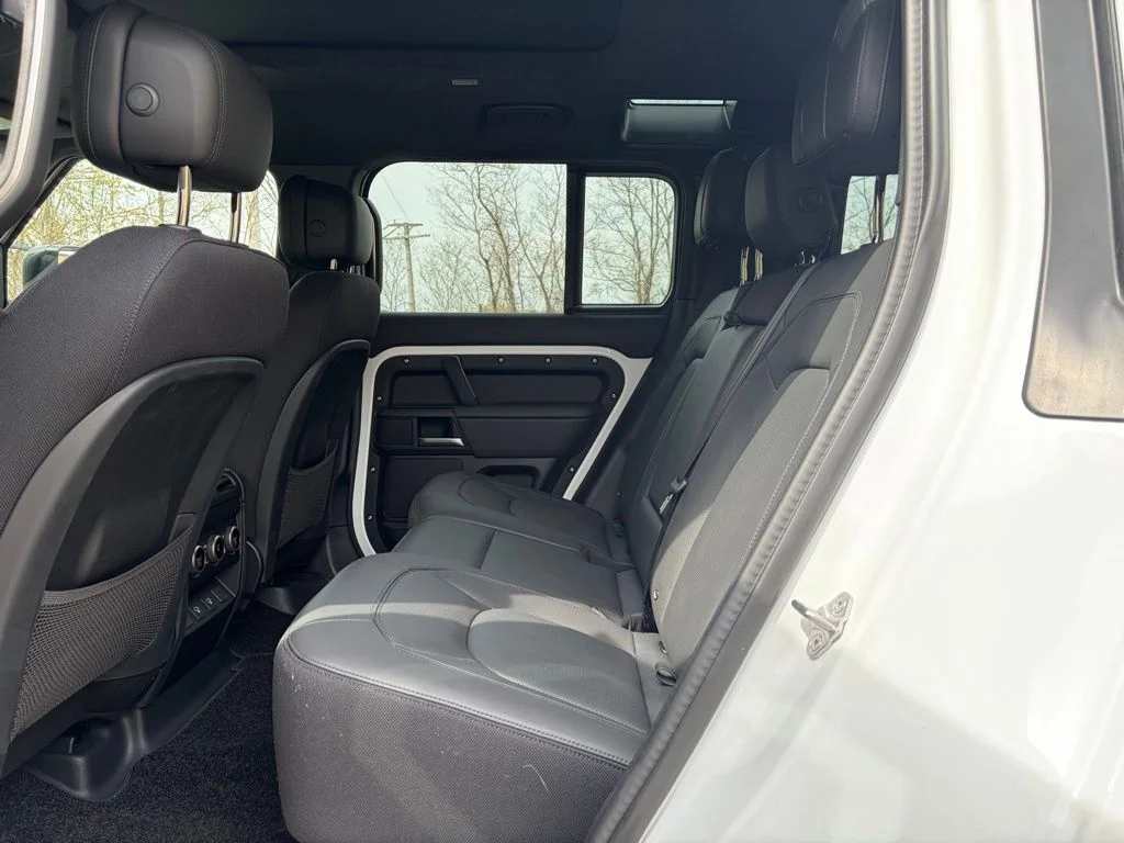 2025 Land Rover Defender V8 - Photo 13