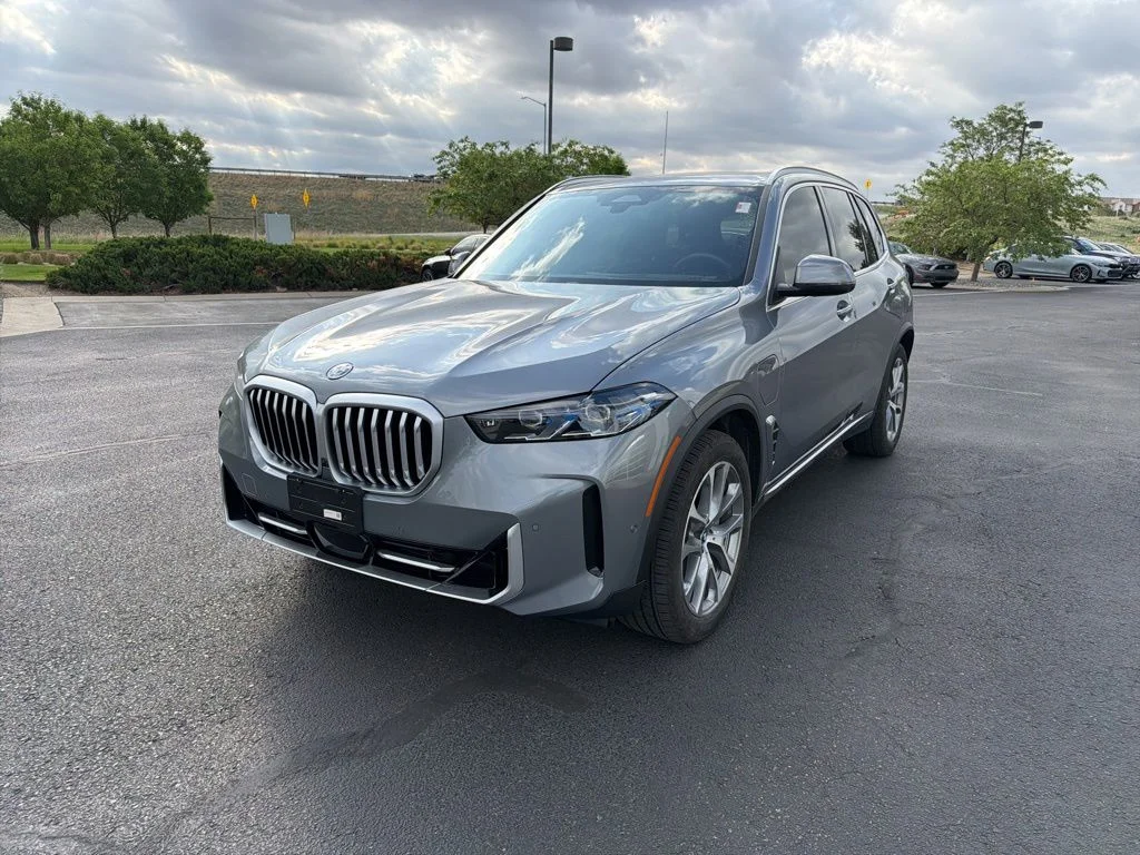 2025 BMW X5 xDrive50e's photo