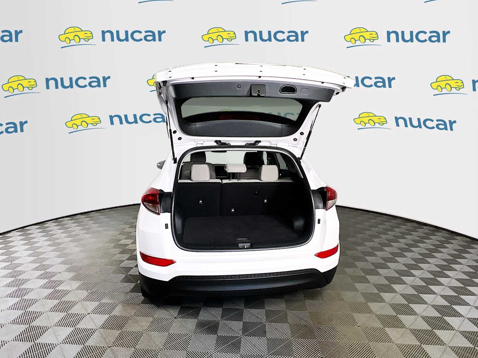 Used 2016 Dazzling White Hyundai SE image 24