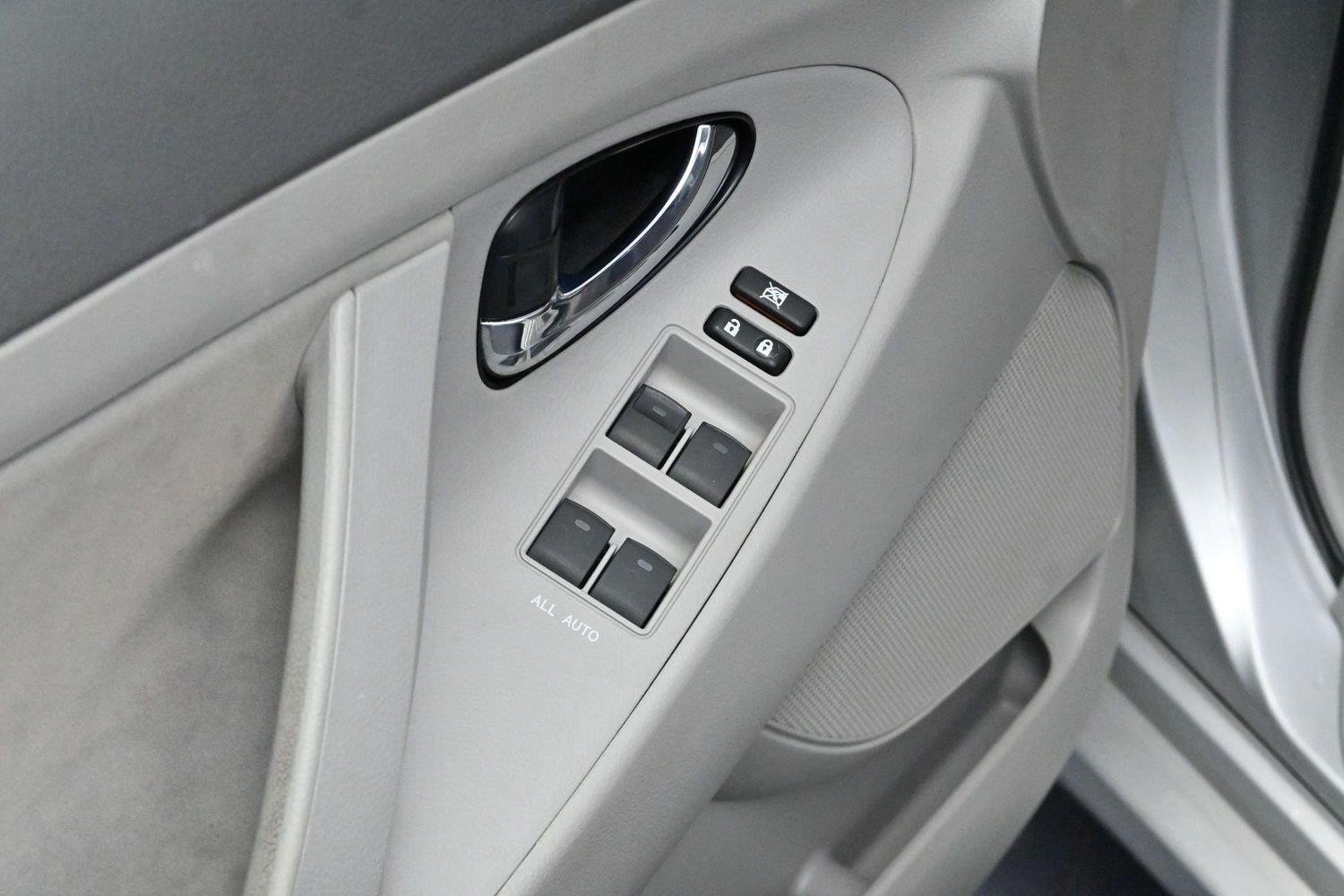 Used 2010 Classic Silver Metallic Toyota LE image 11
