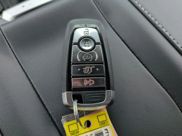 New 2026 Agate Black Metallic Ford MAX Platinum® image 29