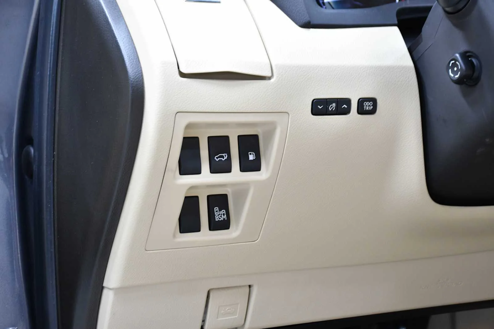 Used 2013 Nebula Gray Pearl Lexus  image 16
