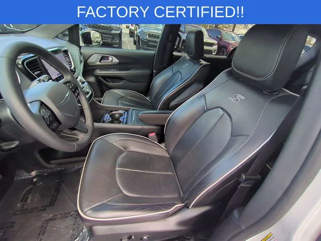 Used 2025 White Chrysler Limited image 23