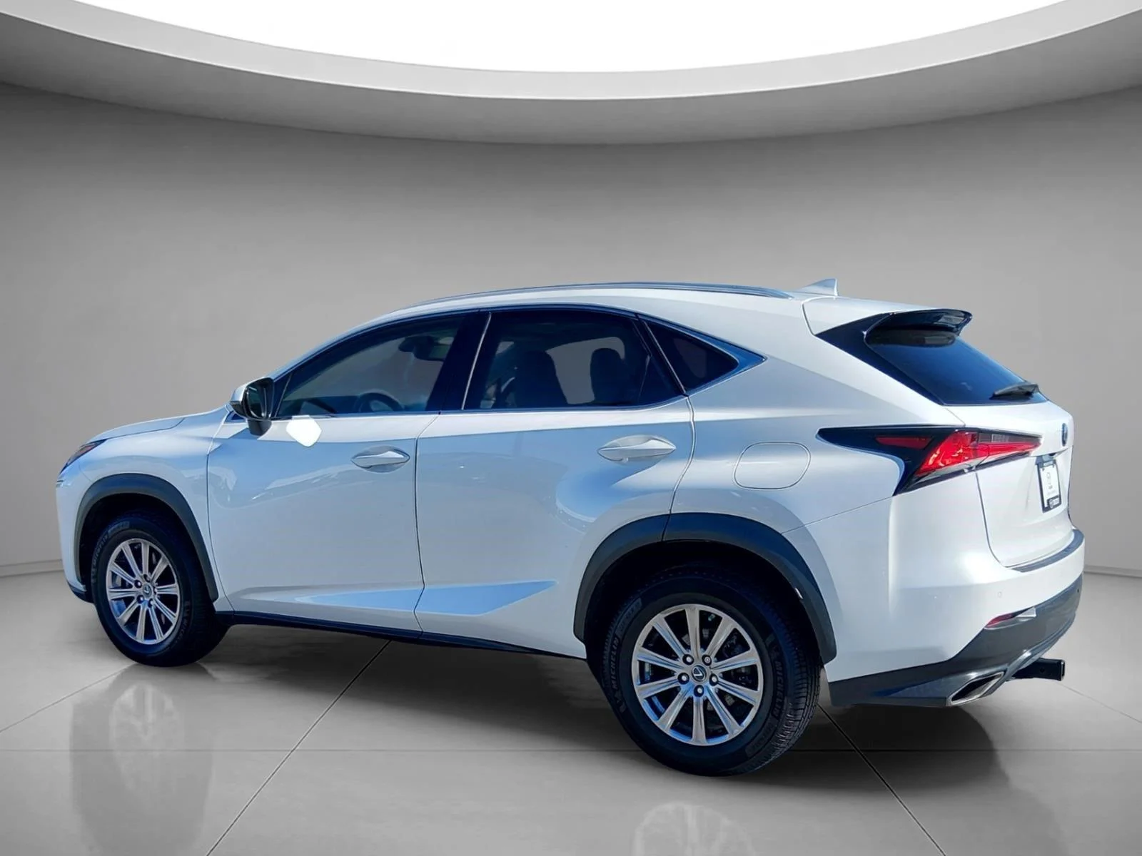 Used 2018 Eminent White Pearl Lexus Base image 3