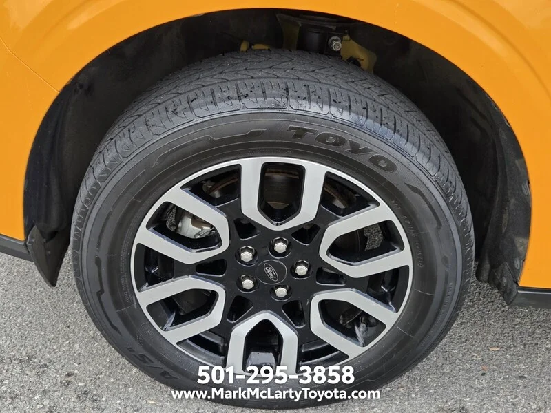 Used 2022 Orange FORD LARIAT FWD SUPERCREW image 16