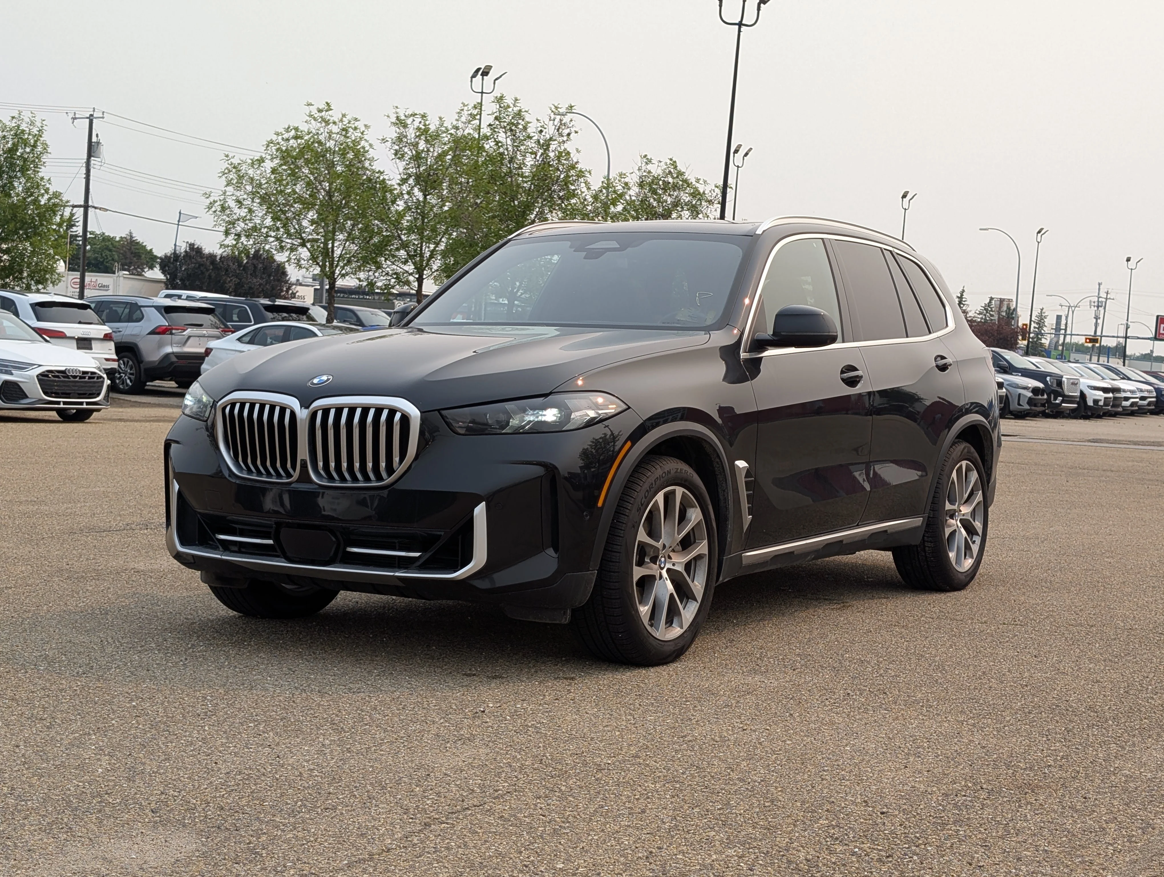 Used 2024 Black Sapphire Metallic BMW xDrive40i image 2