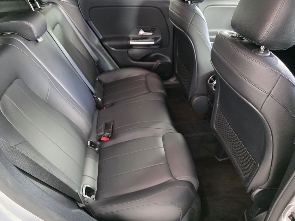 Used 2021 Silver Mercedes-Benz GLA 250 image 21