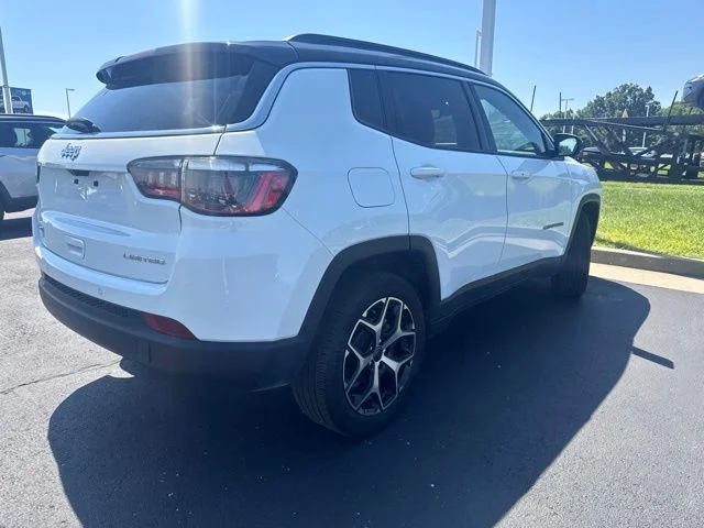 Used 2025 White Jeep Limited image 4