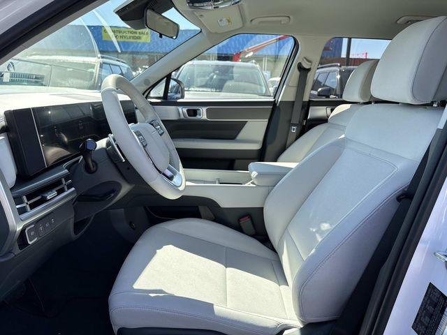 New 2026 White Hyundai SE image 13