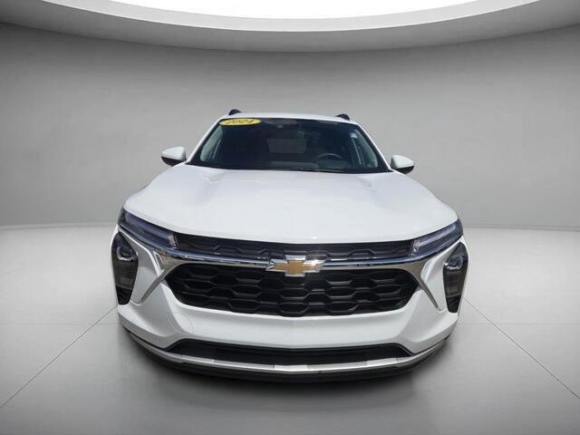 Used 2024 Summit White Chevrolet LT image 8
