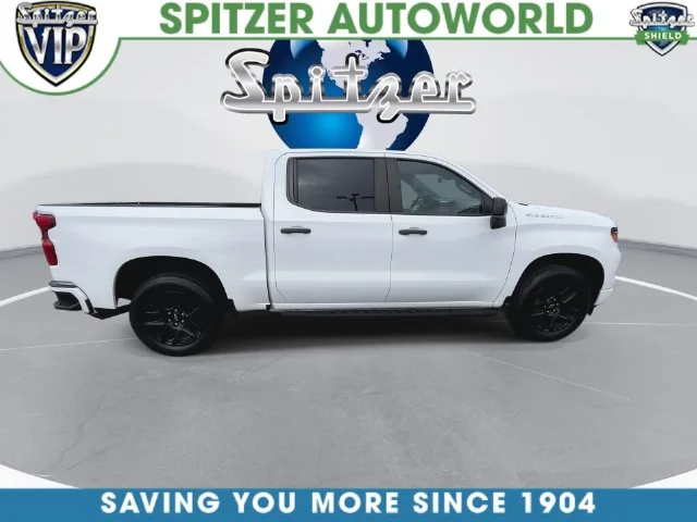 Used 2022 White Chevrolet Custom image 10