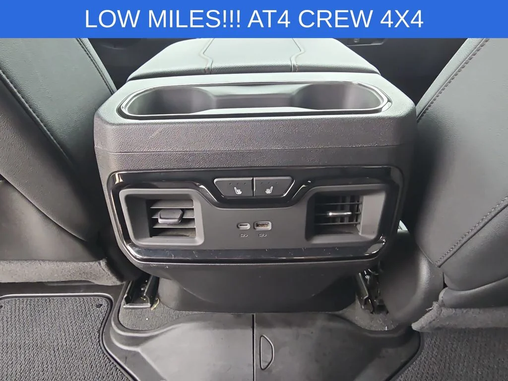 Used 2024  GMC AT4 image 22