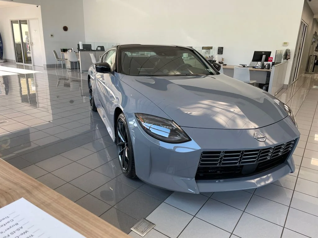 New 2026 Boulder Gray Pearl / Super Black Two-tone Nissan Performance image 3
