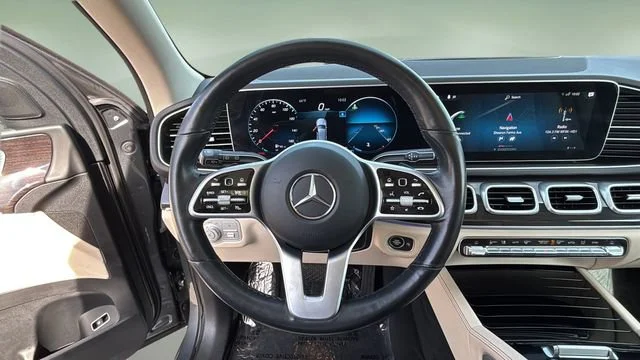 Used 2022 Gray Mercedes-Benz 4MATIC® image 11