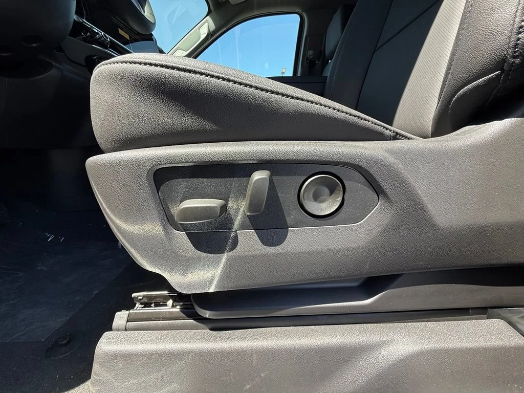 New 2026 Glacier White Tricoat GMC SLT image 33