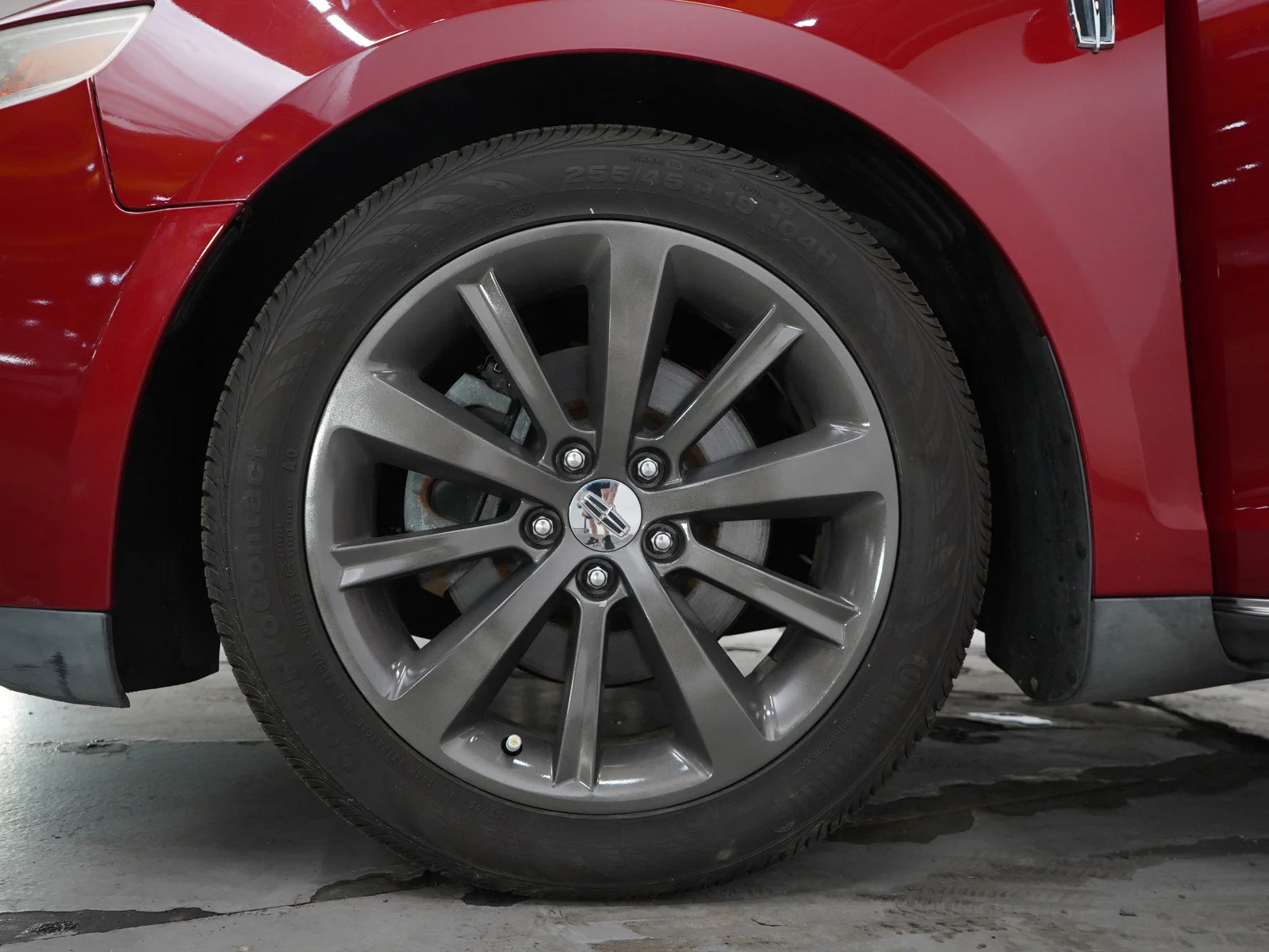 Used 2009 Sangria Red Clearcoat Metallic Lincoln  image 28