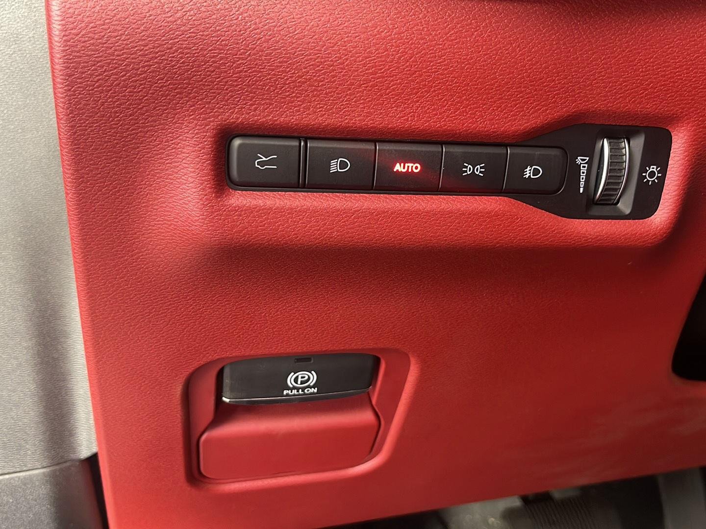Used 2025 Diamond Black Crystal Pearlcoat Jeep Launch Edition image 16