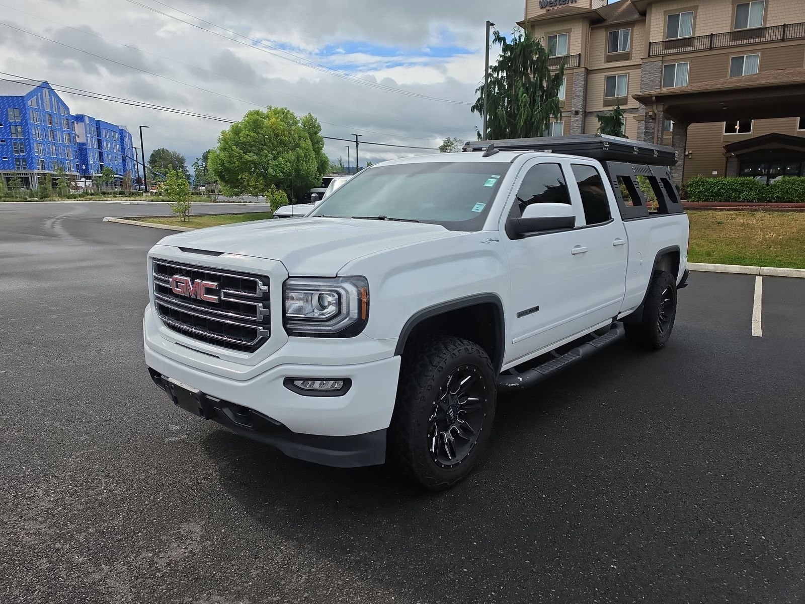 Used 2018 Summit White GMC Base image 1