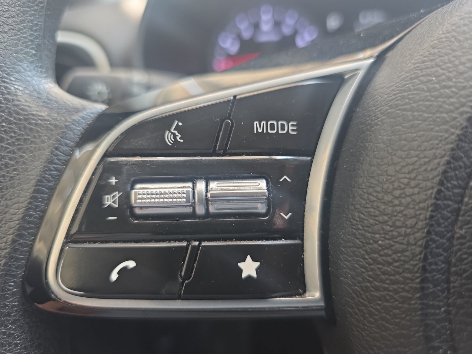 Certified Used 2023 Snow White Pearl Kia LXS image 20