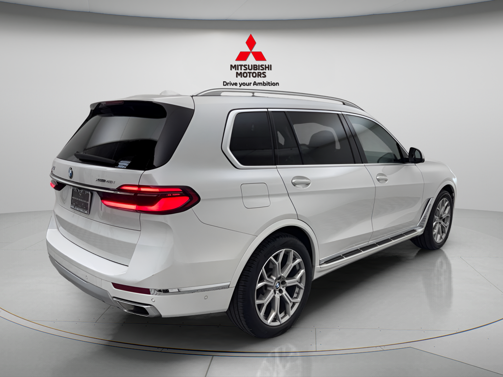 Used 2025 White Metallic BMW xDrive40i image 4