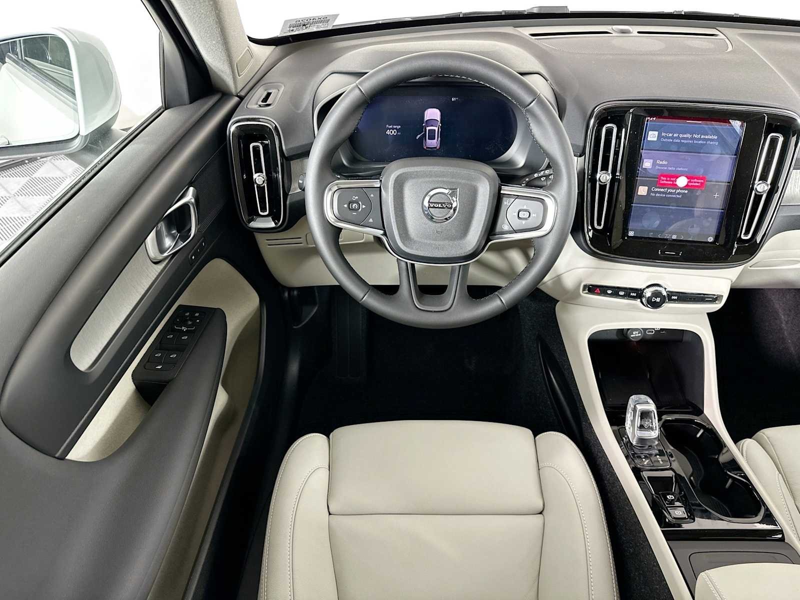 2025 Volvo XC40 Plus - Photo 18