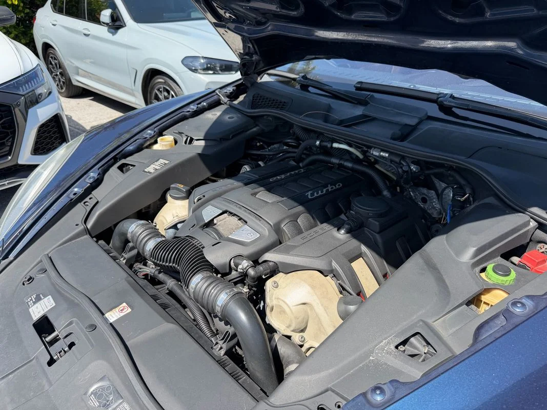 Used 2012  Porsche Turbo image 29