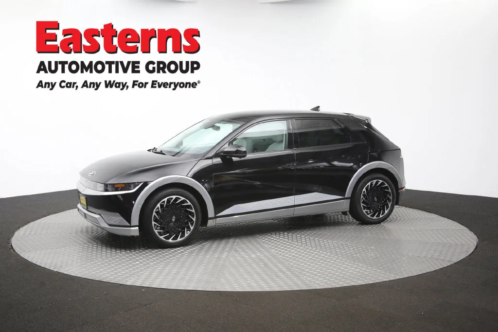 Used 2023 Black Hyundai Limited image 62