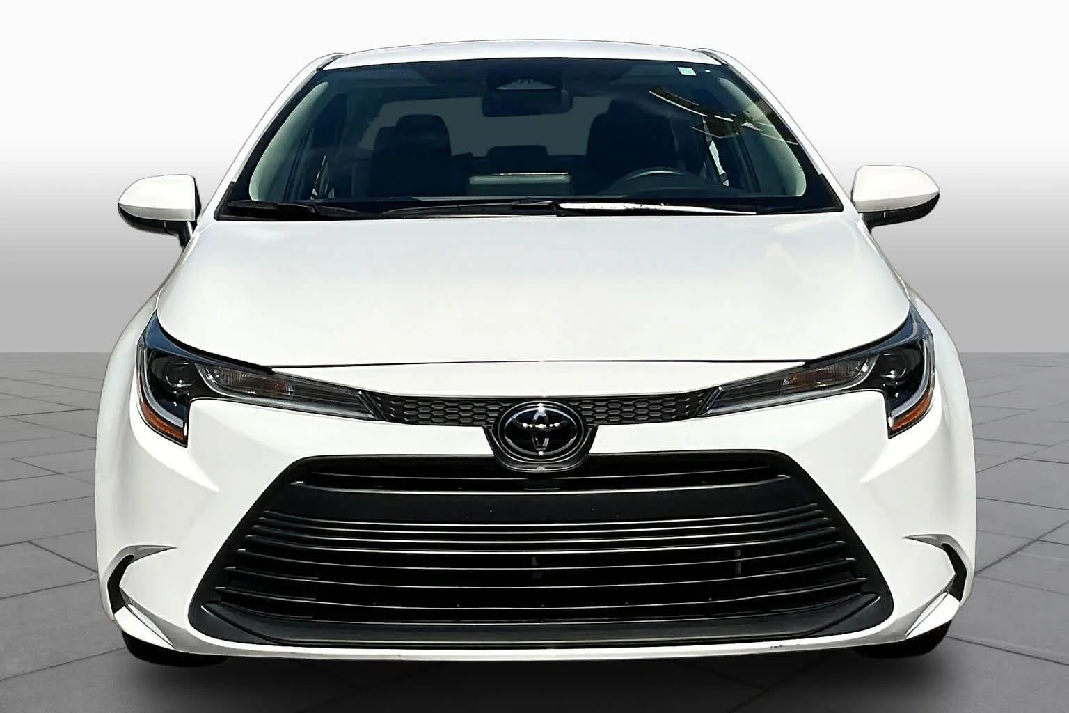 Used 2024 Ice Cap Toyota LE image 4