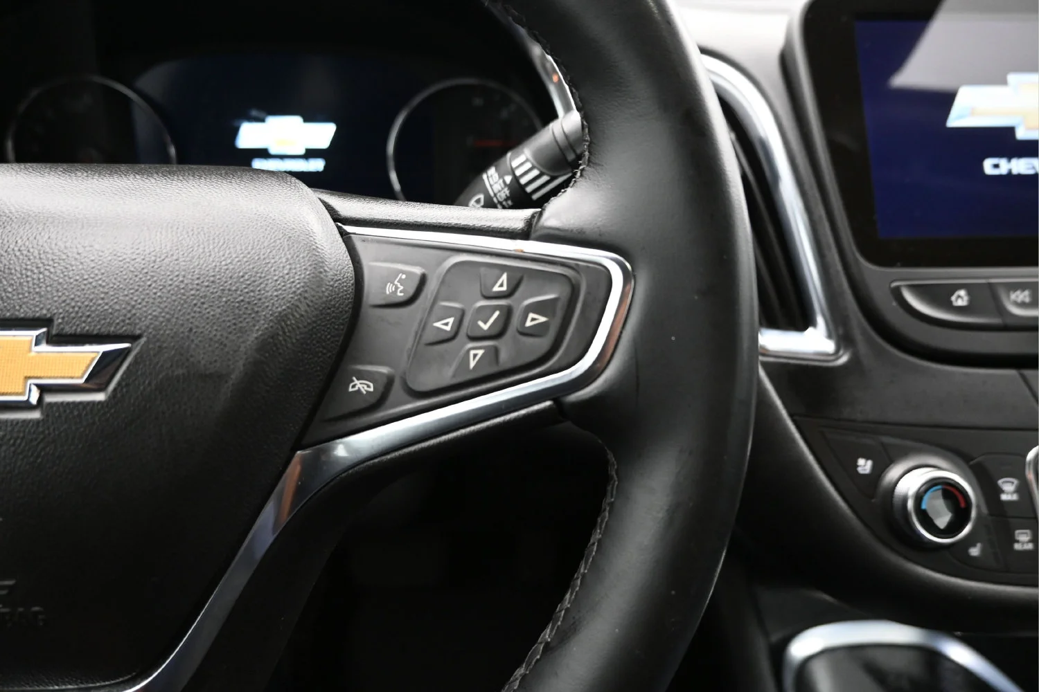 Used 2024 Sterling Gray Metallic Chevrolet 2LT image 23