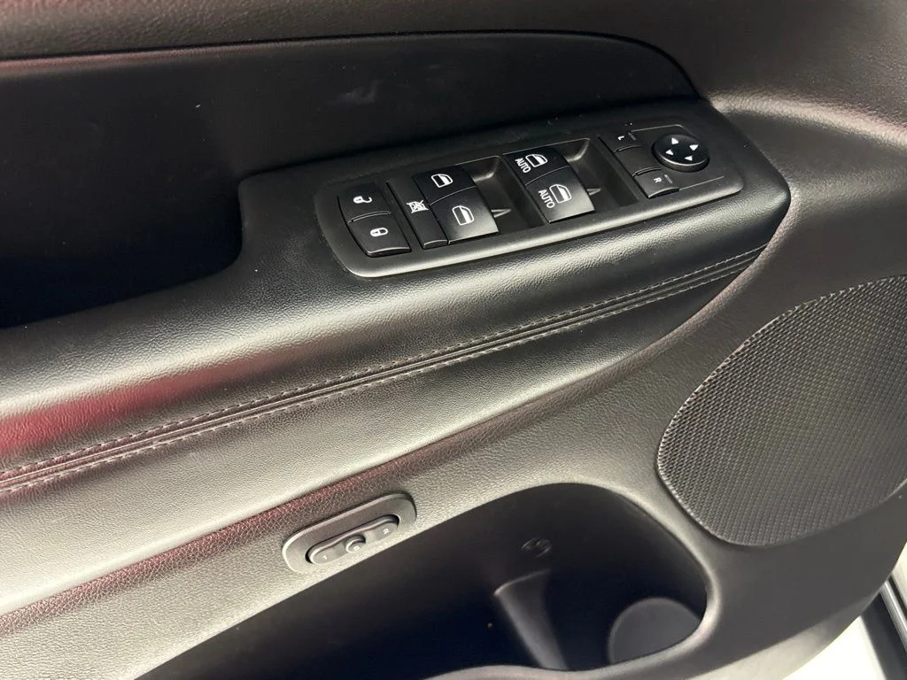 Used 2018 Gray Jeep Limited image 32