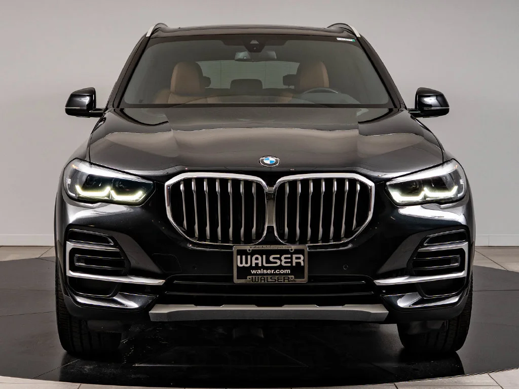 Used 2023 Black Sapphire Metallic BMW xDrive40i image 2