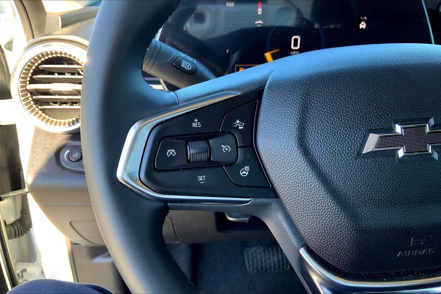 Used 2025 Summit White Chevrolet ACTIV image 24