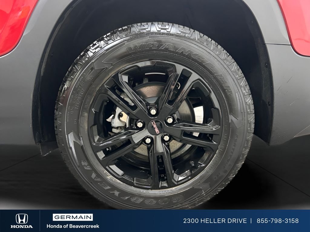 Used 2023 Volcanic Red Tintcoat GMC AT4 image 29