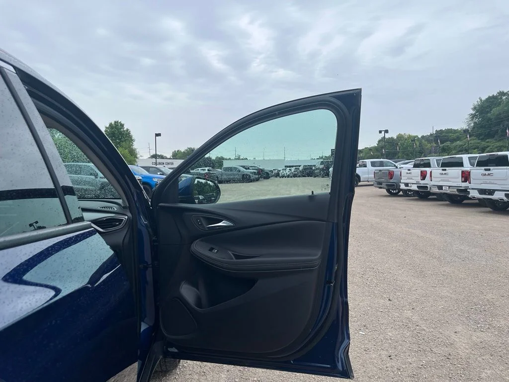 Used 2023 Sapphire Buick Essence image 37