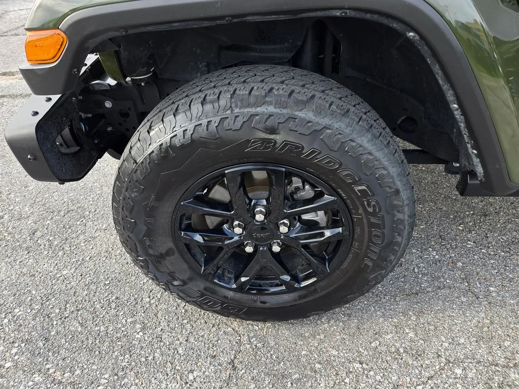 Used 2023 Green Jeep  image 9