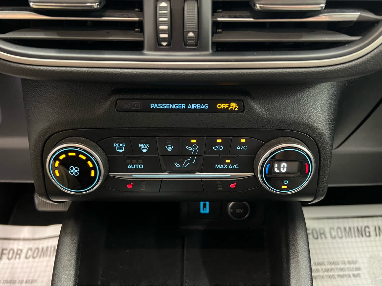 Used 2020 Agate Black Ford SE image 23