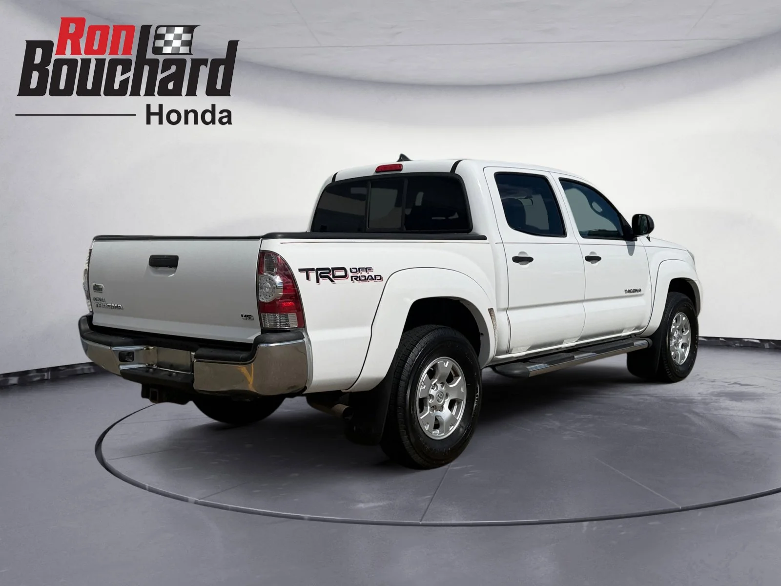 Used 2014 Super White Toyota Base image 2