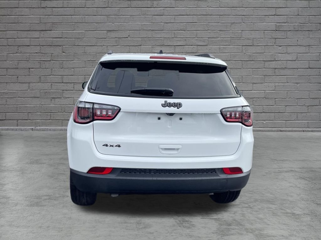 New 2026 Bright White Clear-Coat Exterior Paint Jeep Latitude image 7