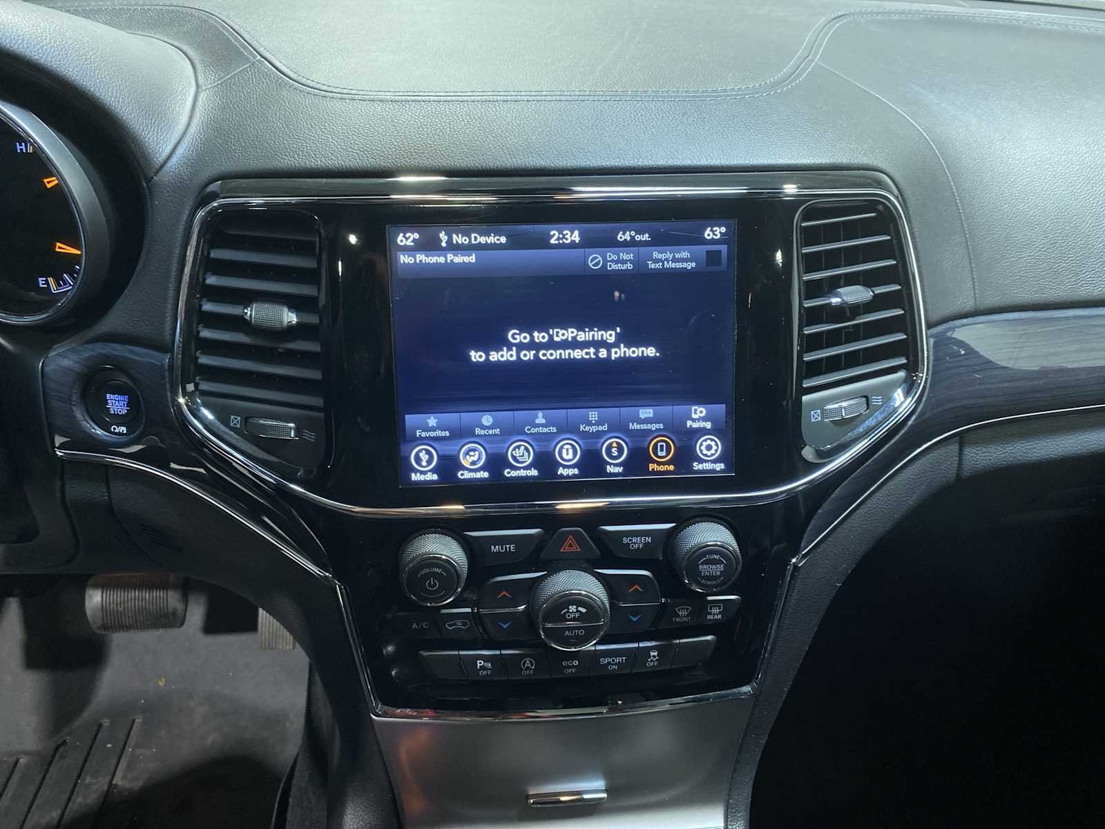 Used 2019 Diamond Black Crystal Pearlcoat Jeep Overland image 16