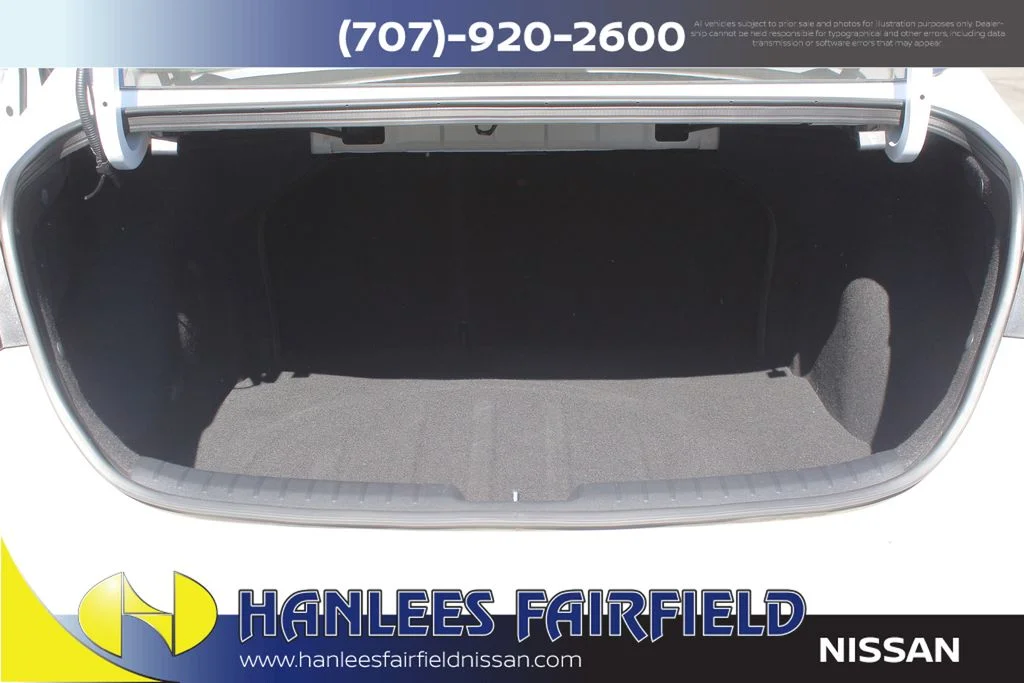 Used 2023 White Kia LXS image 10